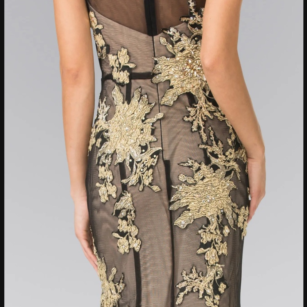 Black and Gold Backless Dress - Picture 6 of 17